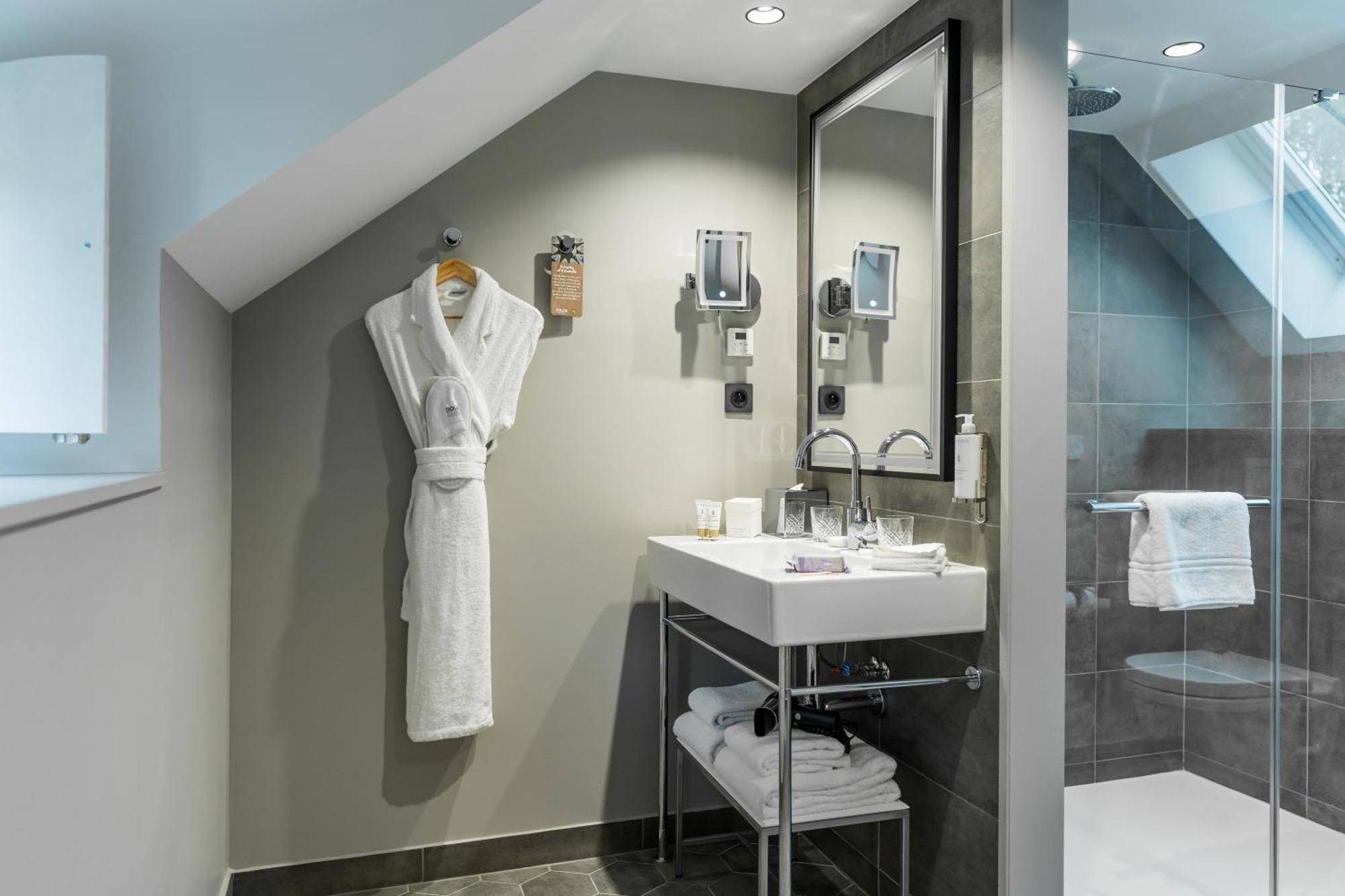 Dolce By Wyndham Versailles - Domaine Du Montcel ชูย์-ออง-โชแซส ภายนอก รูปภาพ