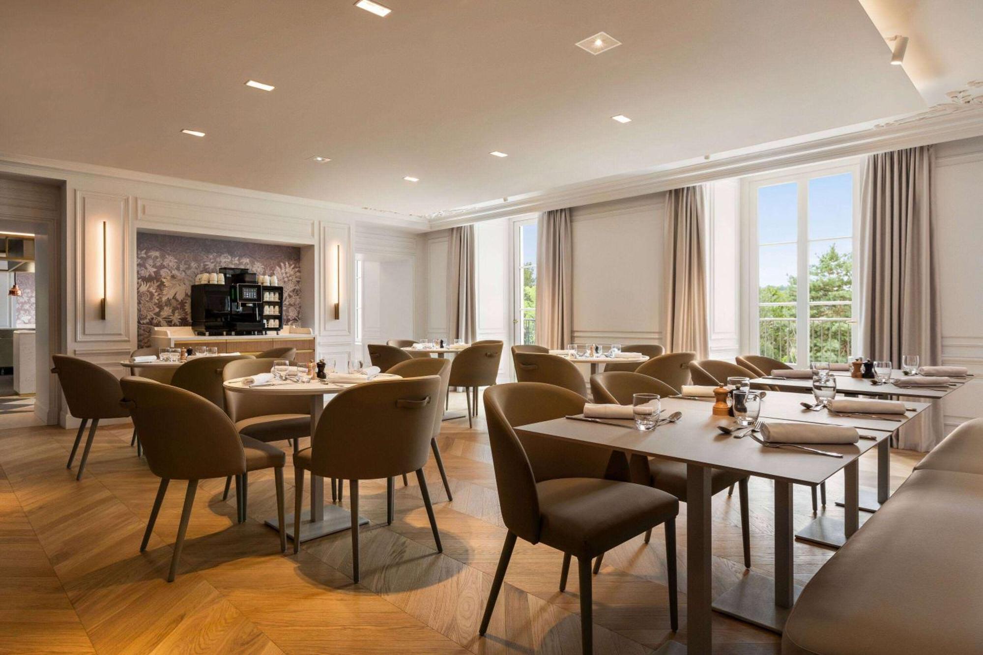 Dolce By Wyndham Versailles - Domaine Du Montcel ชูย์-ออง-โชแซส ภายนอก รูปภาพ
