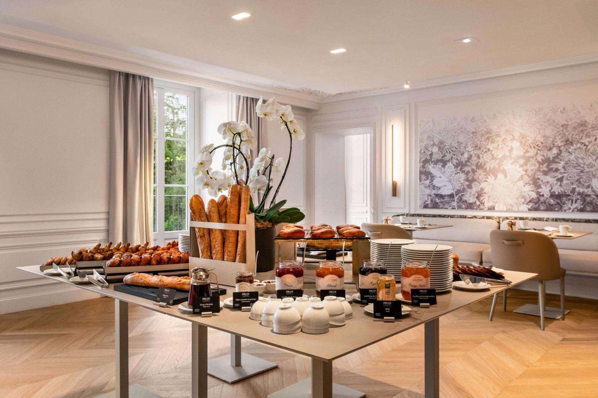 Dolce By Wyndham Versailles - Domaine Du Montcel ชูย์-ออง-โชแซส ภายนอก รูปภาพ
