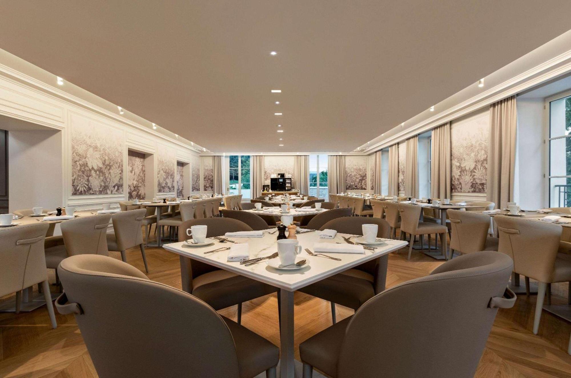 Dolce By Wyndham Versailles - Domaine Du Montcel ชูย์-ออง-โชแซส ภายนอก รูปภาพ