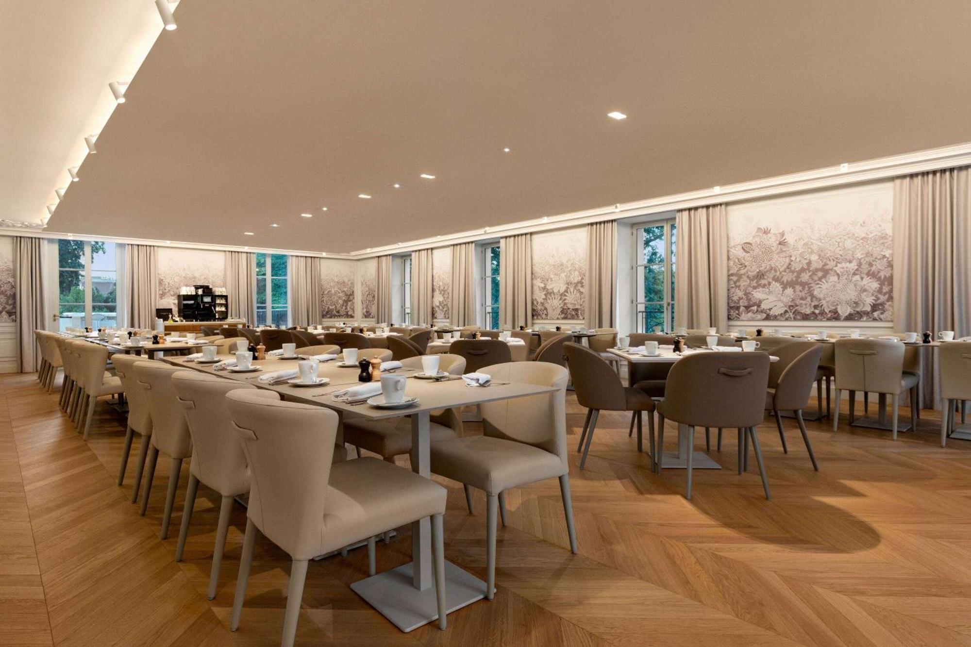 Dolce By Wyndham Versailles - Domaine Du Montcel ชูย์-ออง-โชแซส ภายนอก รูปภาพ