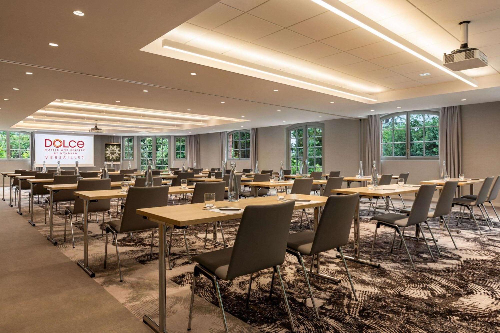Dolce By Wyndham Versailles - Domaine Du Montcel ชูย์-ออง-โชแซส ภายนอก รูปภาพ