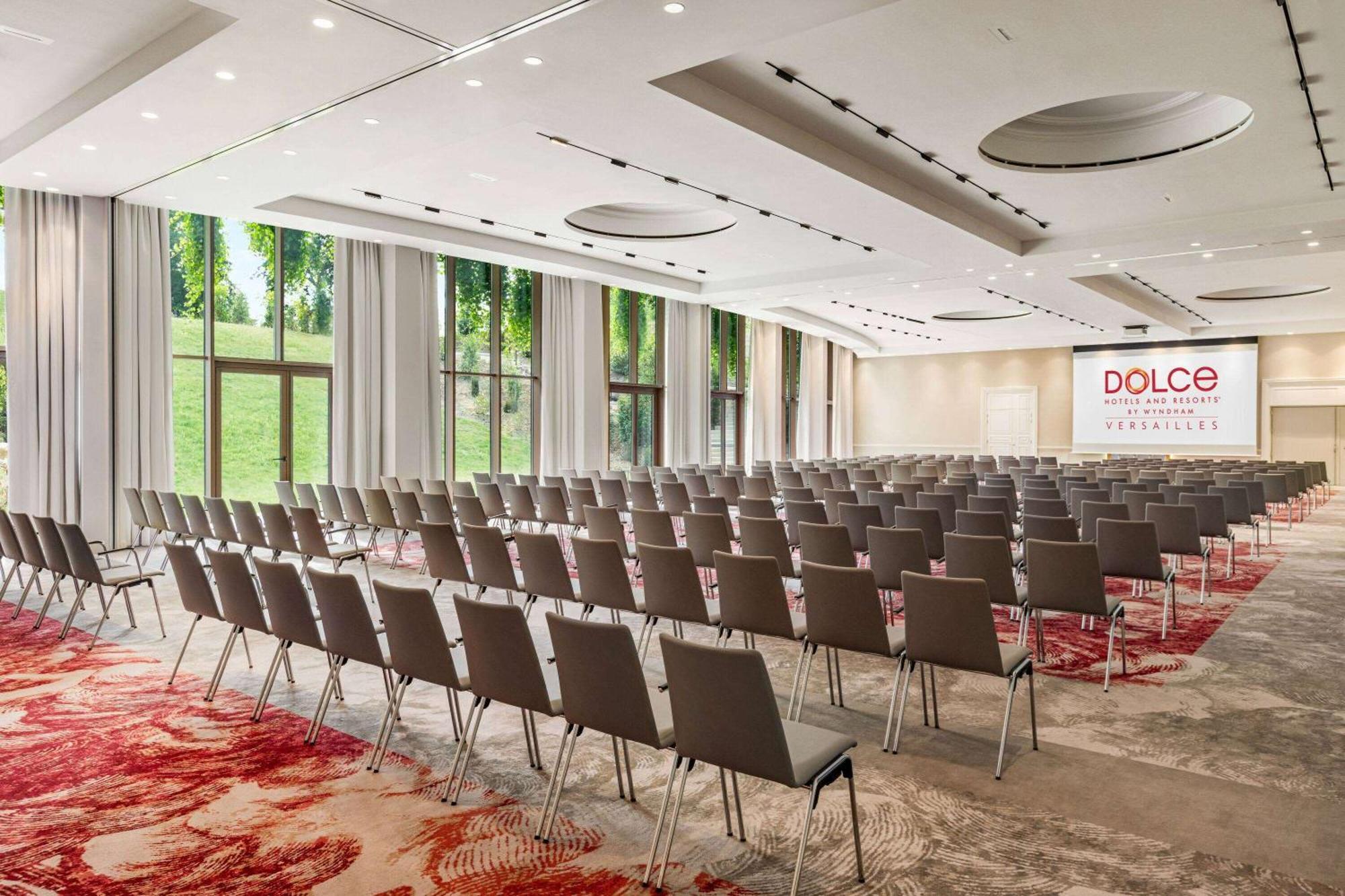 Dolce By Wyndham Versailles - Domaine Du Montcel ชูย์-ออง-โชแซส ภายนอก รูปภาพ