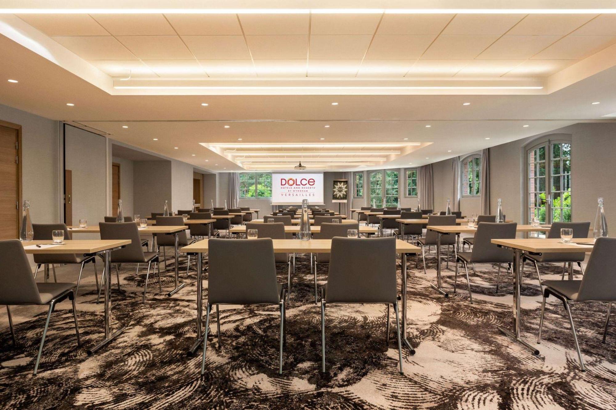 Dolce By Wyndham Versailles - Domaine Du Montcel ชูย์-ออง-โชแซส ภายนอก รูปภาพ