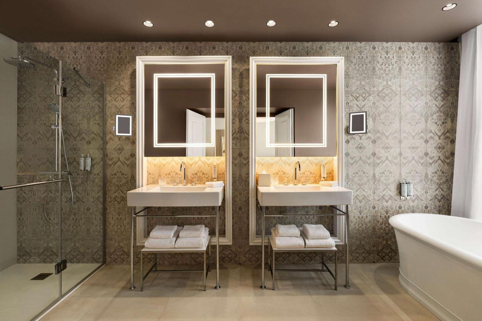 Dolce By Wyndham Versailles - Domaine Du Montcel ชูย์-ออง-โชแซส ภายนอก รูปภาพ